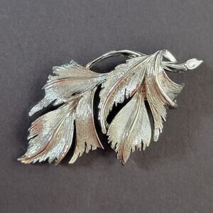 Vintage Tara Silver Tone Leaf Brooch Pin Elegant Leaf Design 2" Long